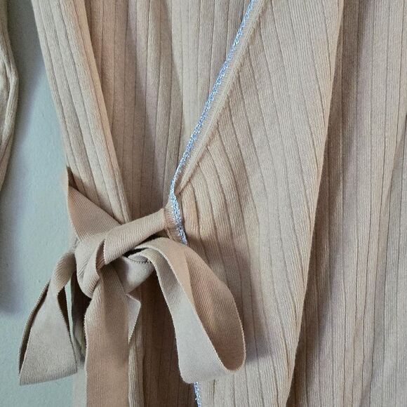 PAMELA DENNIS Beige Ribbed Wrap Dress Size Medium - Picture 5 of 9